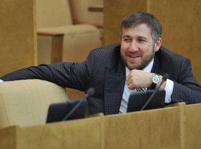 Депутат Аникеев, Юферева и тайные переводы через DMCC: миллиарды на пальмы