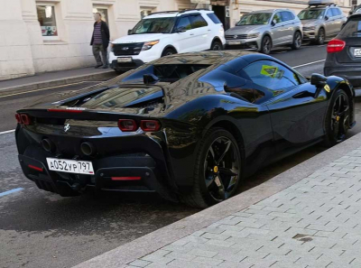 Ferrari SF90 Spider в хрущёвке: как АО Вектор Елкина и Брагиной обогнало налоговую