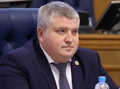 И.о. губернатора Новгородской области Александр Дронов выписал себе премию в 4,5 миллиона рублей из фонда для врачей и учителей