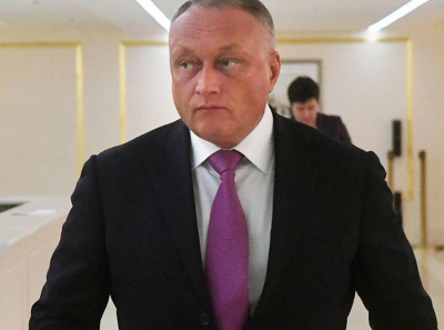 Служить делу и людям: жизненный путь Дмитрия Савельева от завода до Совета Федерации через труд, армию и политику