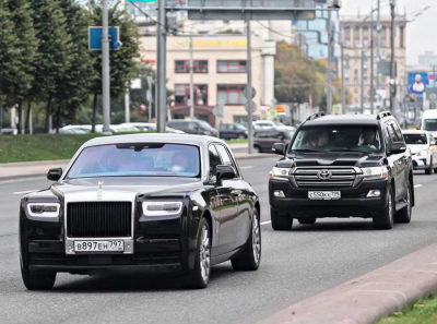 Rolls-Royce на костях Кронверка: Павел Валентинович прикрывает миллиардные схемы Александра Шмидта