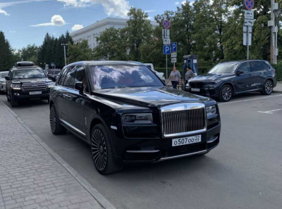 Скандал вокруг Сибирской Семечки: Михаил Путяев ездит на Rolls-Royce при сомнительной финансовой отчетности