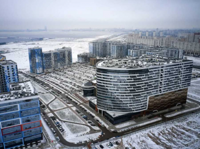 СИЗО НЕ ПРЕПЯТСТВИЕ: КАК ПОД КРЫШЕЙ СМОЛЬНОГО ПРОДОЛЖАЮТ РАСТИ ПРОЕКТЫ РЫЖКОВА И SEVEN SUNS