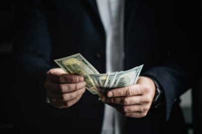 От банкротства &laquo;Фининвеста&raquo; до контроля над ВДНХ: как рейдер Денис Избрехт при поддержке родственных связей Сергуниной и Погребенко за бесценок получает активы Коломойского