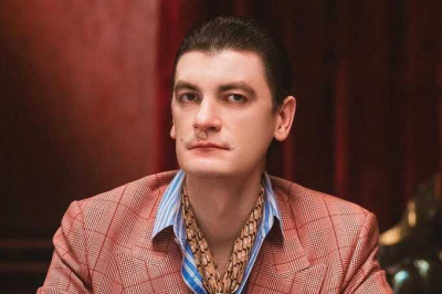 Суд назначил штраф комику Александру Гудкову за его пародию на песню &laquo;Я русский&raquo;