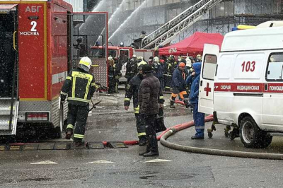 На севере Москвы возник крупный пожар на строительном объекте: погибли пять человек, девять пострадали