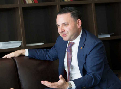 Экс-посол Гренады Олег Фирер отстранен от должности и лишён дипломатического паспорта: фальшивое гражданство, судебные процессы и связи с Кадыровым и NetE