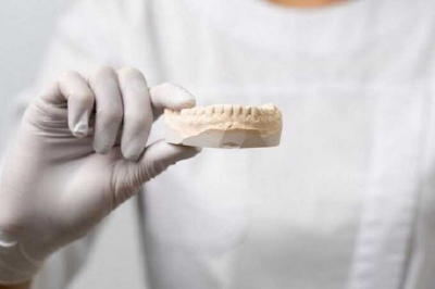 Пациентке выставили счёт на 3 миллиона рублей за лечение всей челюсти в областной клинике